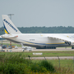 An-124 Rusłan na lotnisku w Hannowerze.