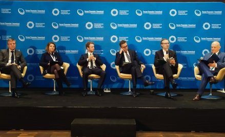 Od lewej: Maciej Trybuchowski (KDPW), Izabela Olszewska (GPW), Marcin Obroniecki (MF), Jarosław Domi