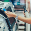 W marketach najczęściej bez gotówki