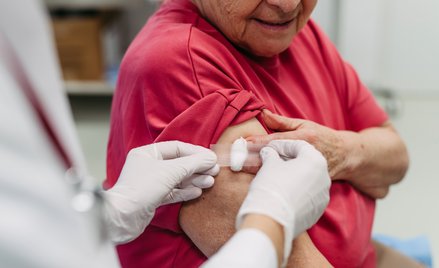 Szczepionki przeciwko półpaścowi mogą potencjalnie obniżać ryzyko demencji u starszych osób
