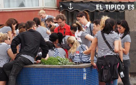 Co to za zbiegowisko na promenadzie?