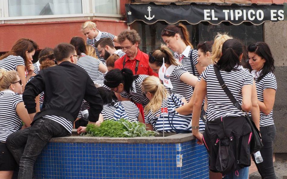 Co to za zbiegowisko na promenadzie?