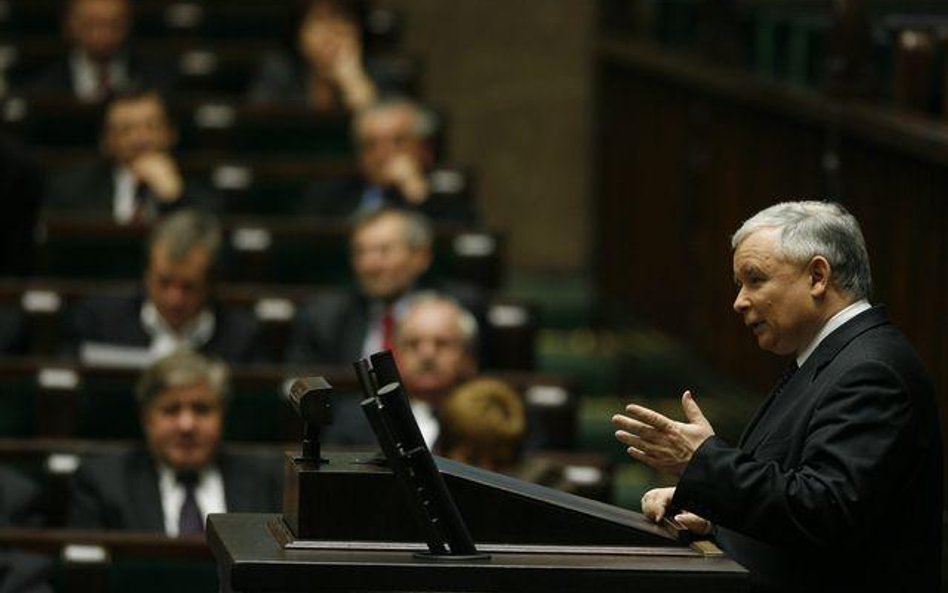 Jarosław Kaczyński podczas debaty o odwołanie marszałka Bronisława Komorowskiego