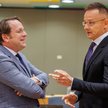 Unijny komisarz ds. rozszerzenia, Węgier Oliver Varhelyi (z lewej) i węgierski minister spraw zagran