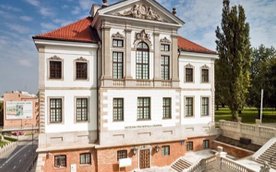 W lutym 1953 roku odbudowany pałac przekazano na siedzibę Instytutowi im. Fryderyka Chopina (później