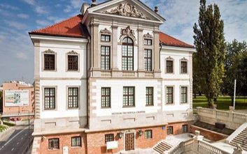 W lutym 1953 roku odbudowany pałac przekazano na siedzibę Instytutowi im. Fryderyka Chopina (później