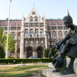 Szef kancelarii premiera, ekonomista Janos Varga nie wykluczył zaś wczoraj, że "Węgry ustawią się w 