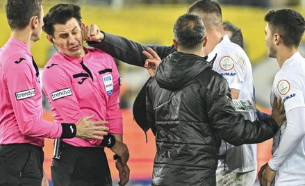 Sędzia Halil Umut Meler został uderzony w twarz i skopany przez działaczy Ankaragucu