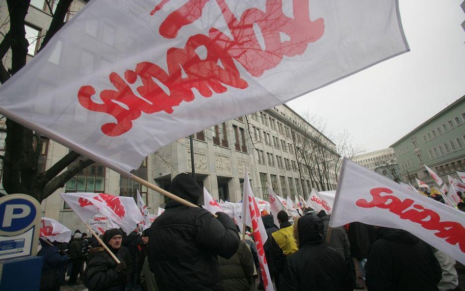 „Solidarność” bije w rząd