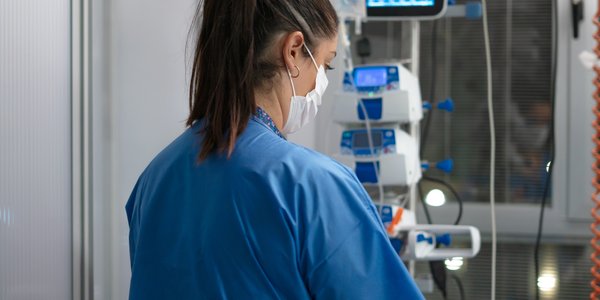 12910 zł zł dla lekarzy, 11485 zł dla pielęgniarek. Nowe pensje minimalne w 2026 roku