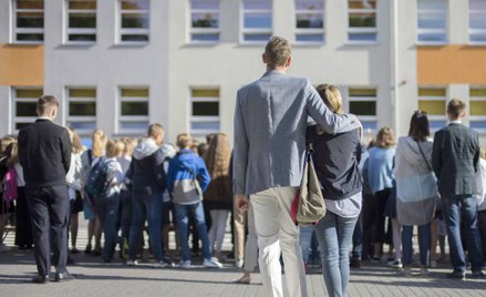 Szkoły są przeładowane. By pomieścić wszystkich uczniów uruchomiono dodatkowe oddziały