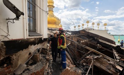 Wołodymyr Zełenski w Ławrze Peczerskiej po rosyjskim ataku