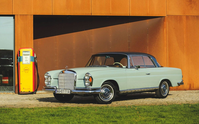 Mercedes 220 SEb Coupé z 1965 roku przeszedł kompleksową renowację.