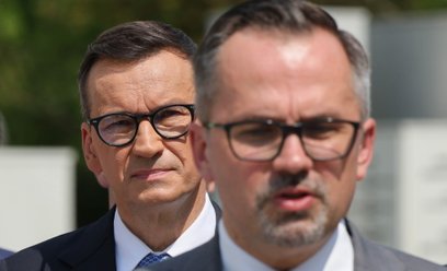 Posłowie Mateusz Morawiecki (L) i Marcin Horała (P)