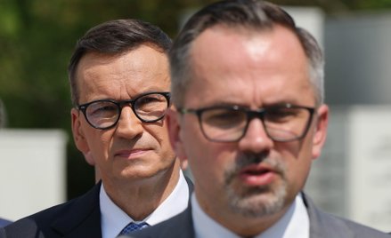 Posłowie Mateusz Morawiecki (L) i Marcin Horała (P)