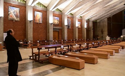 Włochy: Najtragiczniejsza doba od początku pandemii. Prawie tysiąc zgonów
