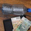 Zgodnie z nowymi zasadami do cen napojów zostanie doliczona kaucja, którą będzie można odzyskać, zwr