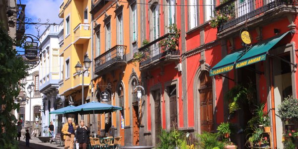 Hiszpania przyciąga Polaków. Kupują coraz większe i droższe mieszkania