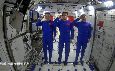 Xi rozmawiał z astronautami. "Czekamy na tryumfalny powrót"