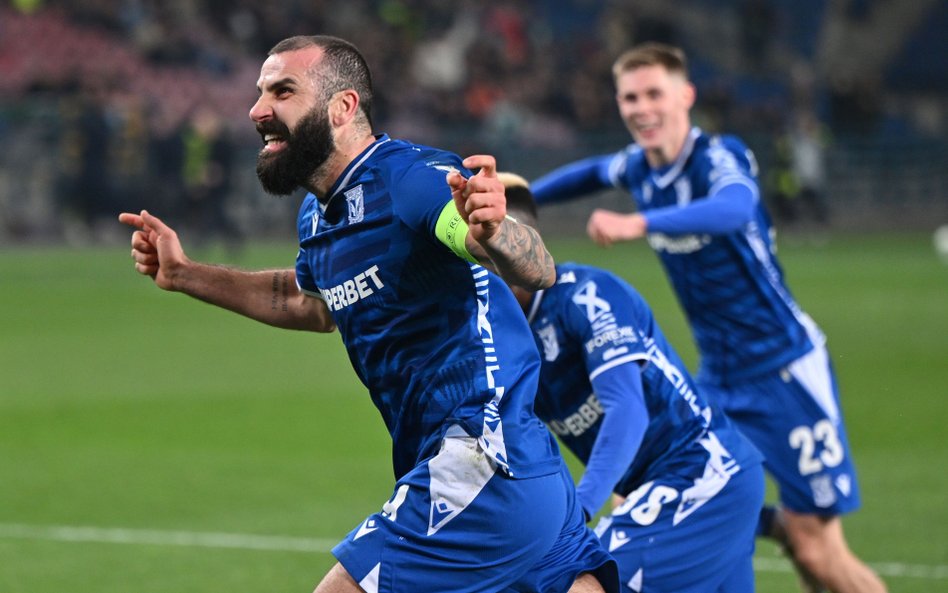 Zawodnik Lecha Poznań Mikael Ishak po zdobyciu bramki z rzutu karnego na 2:0 podczas rewanżowego mec