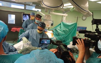 Robot pozwala na dokładniejszą implantację stawu biodrowego wraz użyciem technik miniinwazyjnych