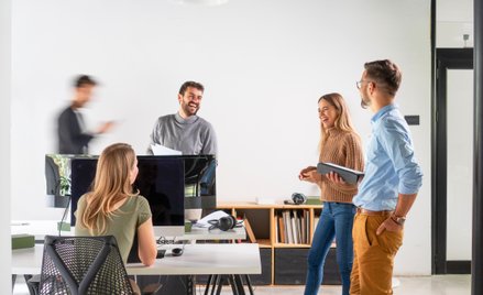 Zatrudnienie ostro w dół, płace ostro w górę. GUS podał najnowsze dane