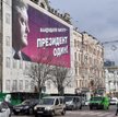Plakat wyborczy starającego się o reelekcję Petra Poroszenki w Kijowie
