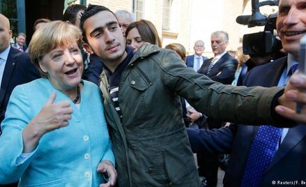 Słynne &amp;quot;selfie&amp;quot; Merkel z uchodźcą