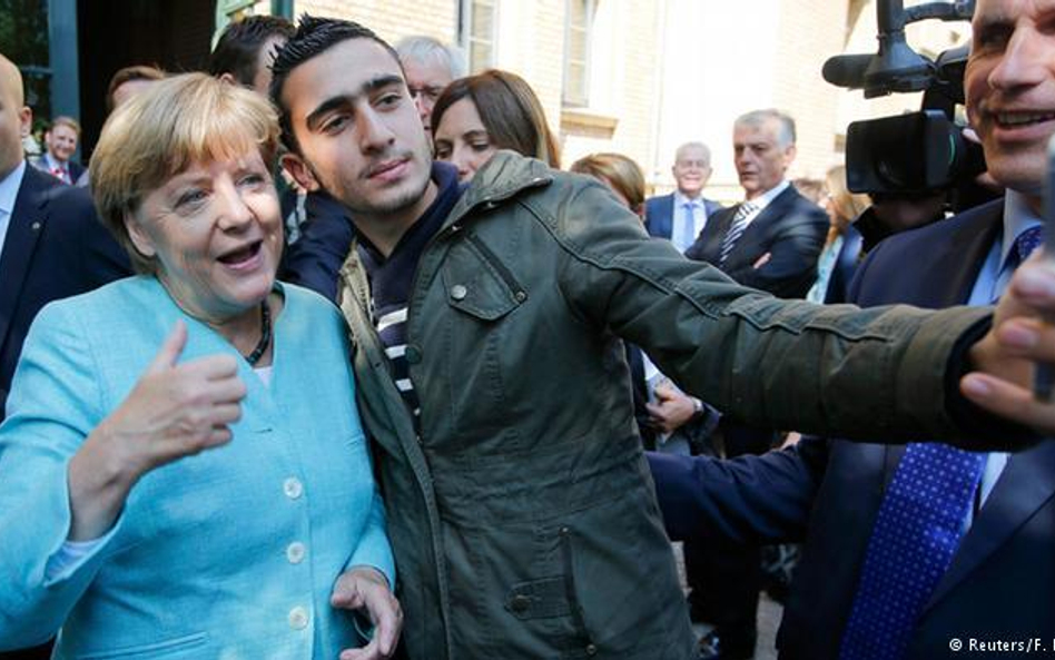 Słynne &amp;quot;selfie&amp;quot; Merkel z uchodźcą