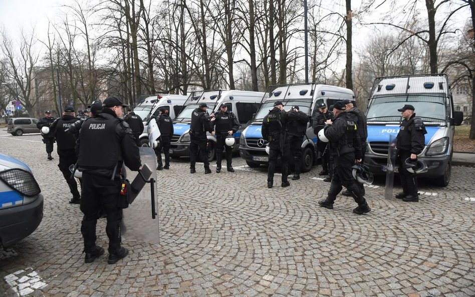 Policja: Manifestacja pokojowa. Nie ma powodu do interwencji