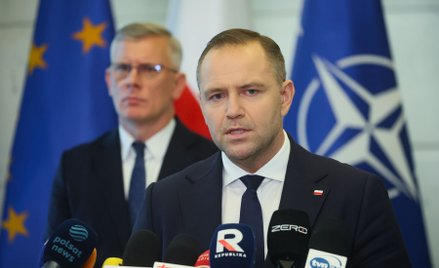 Prezydent Karol Nawrocki i szef BBN Sławomir Cenckiewicz na konferencji prasowej zwołanej w związku 