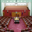 Siedziba australijskiego Senatu By Dysprosia (Own work) [BSD (http://opensource.org/licenses/bsd-lic