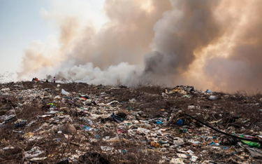 Problem pożarów na wysypiskach śmieci jeszcze urośnie