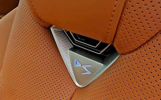 Nawiew na szyję w DS N°8