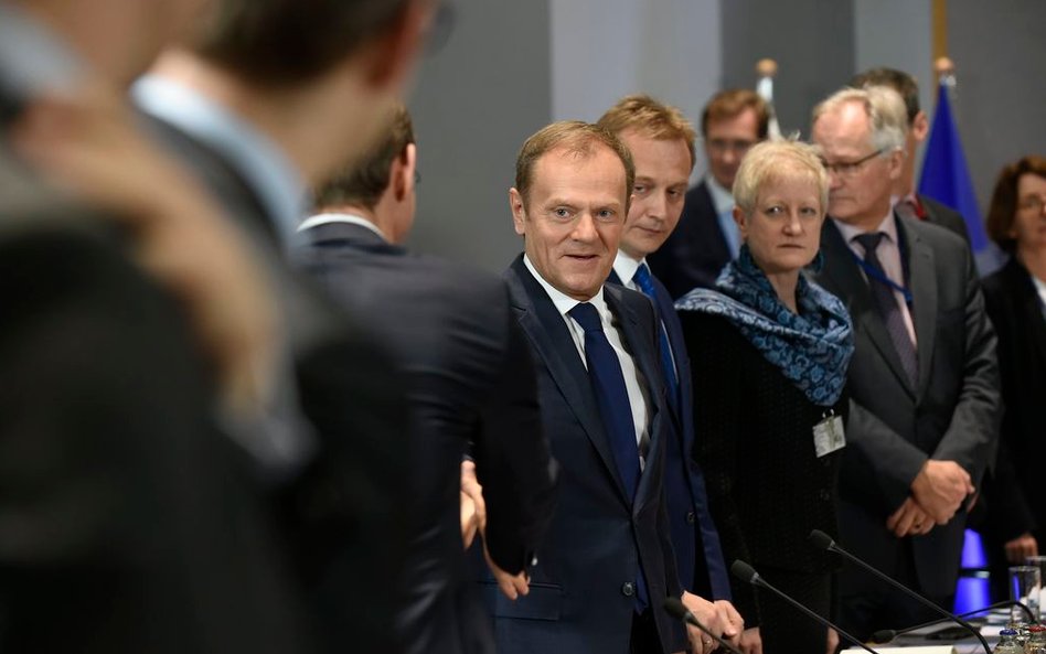 Tusk i Juncker wypowiadali się o negocjacjach unijno-japońskich przed rozpoczęciem spotkania z premi