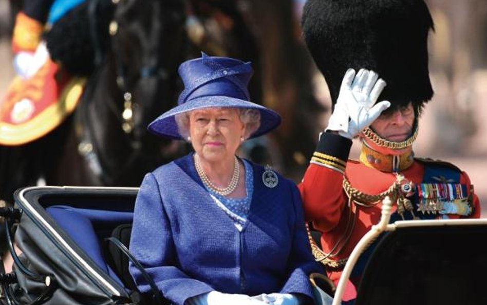 2006 r. Królowa Elżbieta II z księciem Filipem podczas dorocznej parady z okazji jej urodzin.
