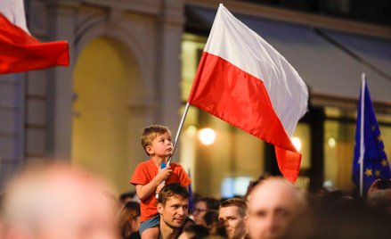 Aleksander Hall: Polacy mogą wyjść na ulice