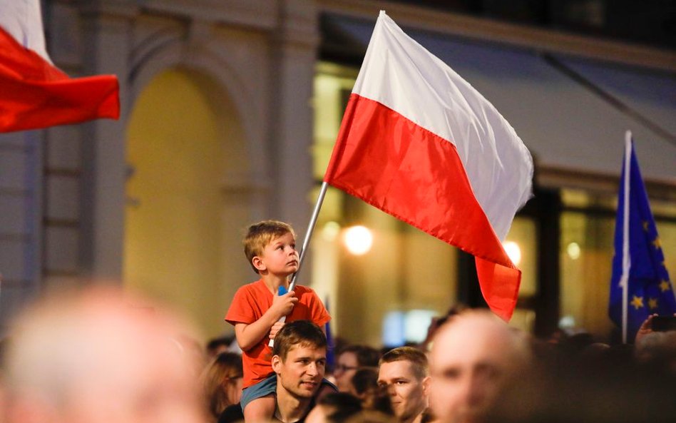 Aleksander Hall: Polacy mogą wyjść na ulice