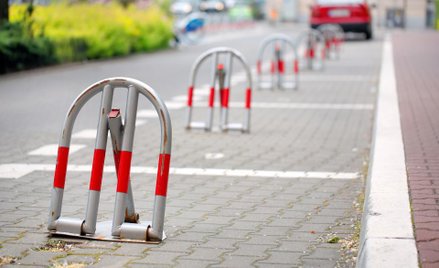 Blokady na miejscach parkingowych a nakaz opuszczania kamienic - wyrok WSA
