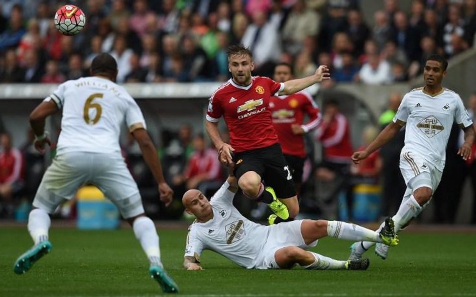 Premier League: 1,2 mld euro na transfery