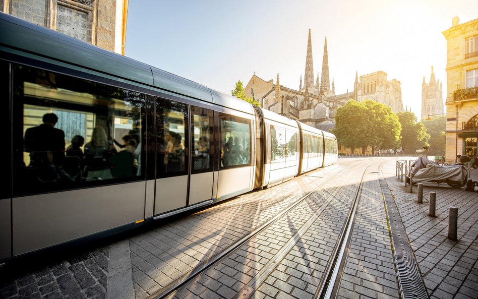 Miasta wymieniają stary tabor tramwajowy. Będzie szybciej, ciszej i wygodniej.