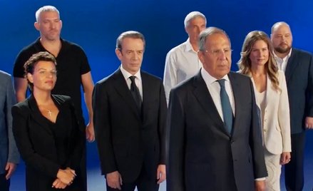 Aleksander Owieczkin (w czarnej koszulce, z tyłu) w spocie Jednej Rosji