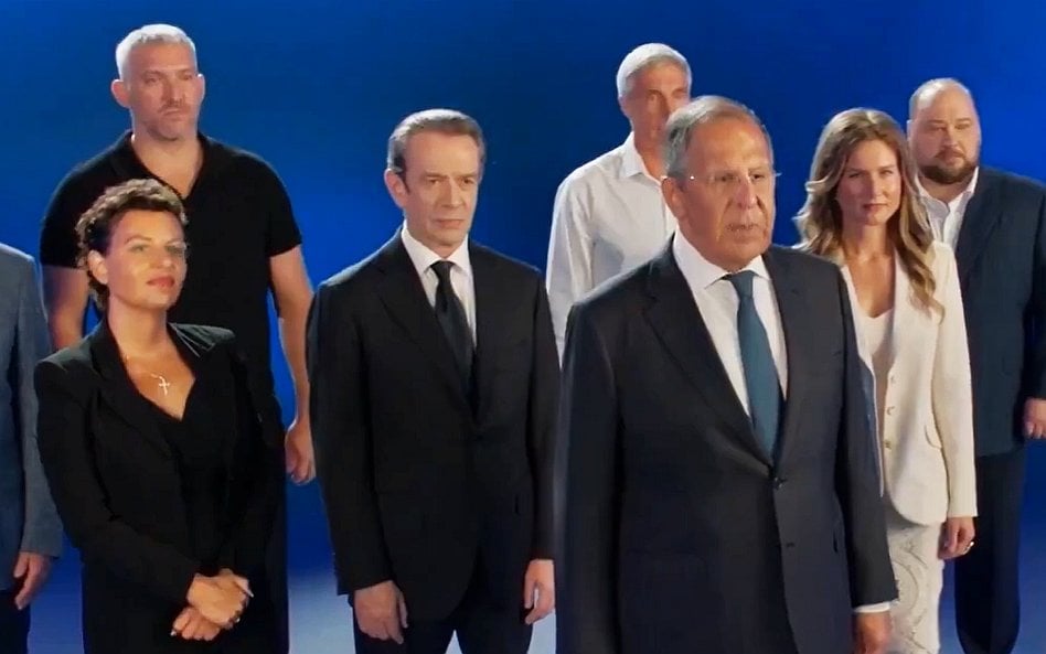 Aleksander Owieczkin (w czarnej koszulce, z tyłu) w spocie Jednej Rosji