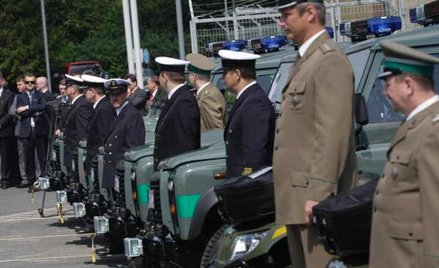 Więcej w kieszeni mundurowych