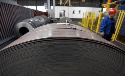 Przemysł odbija powoli, płace rosną, ale słabiej