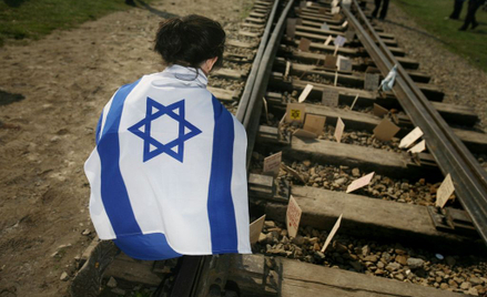 Dziennikarz "Haaretz" pyta: Do kogo należy Auschwitz?