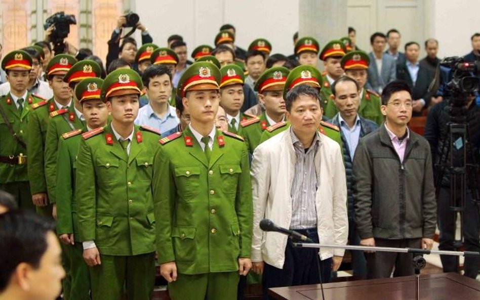 Trinh Xuan Thanh, drugi z prawej na dole, dowiaduje się, że spędzi resztę życia w więzieniu