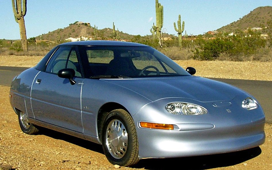 GM EV1 firmy General Motors zaprezentowany w styczniu 1996 r. wzbudził spore zainteresowanie klientó