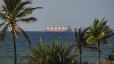 Statek przepływający przez Cieśninę Ormuz przed wybuchem wojny z Iranem