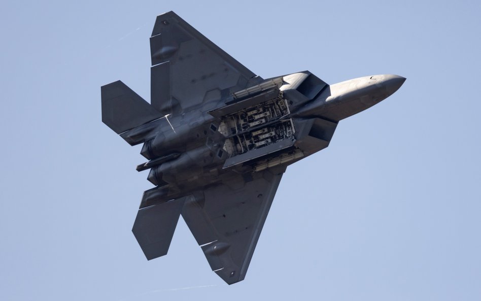 Wojna w powietrzu coraz bardziej zależy od sztucznej inteligencji, która wspiera pilotów, wskazuje c